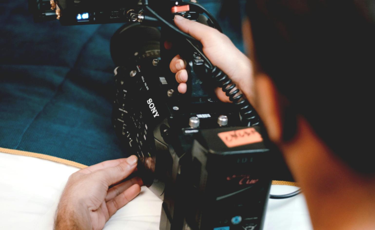 Studio de montage professionnel avec équipements de dernière génération